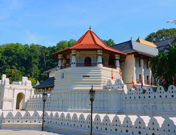 Temple-of-the-tooth-relic-605x465