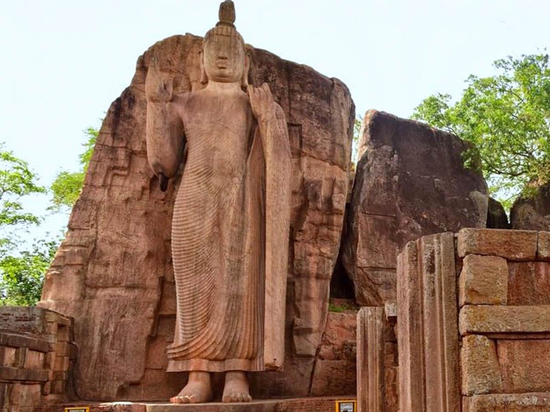 Aukana-Buddha-statue.jpg