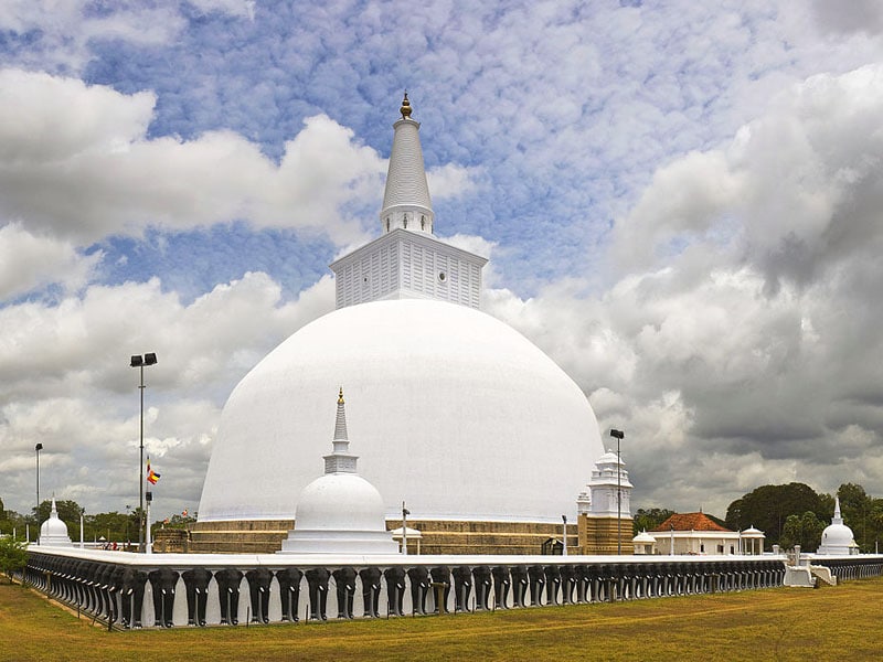 Ruwanwelisaya-Stupa-1.jpg