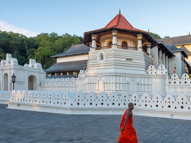 Temple-Of-The-Tooth-Relic.jpg