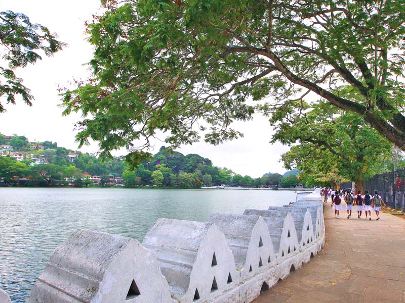 kandy-lake-round.jpg